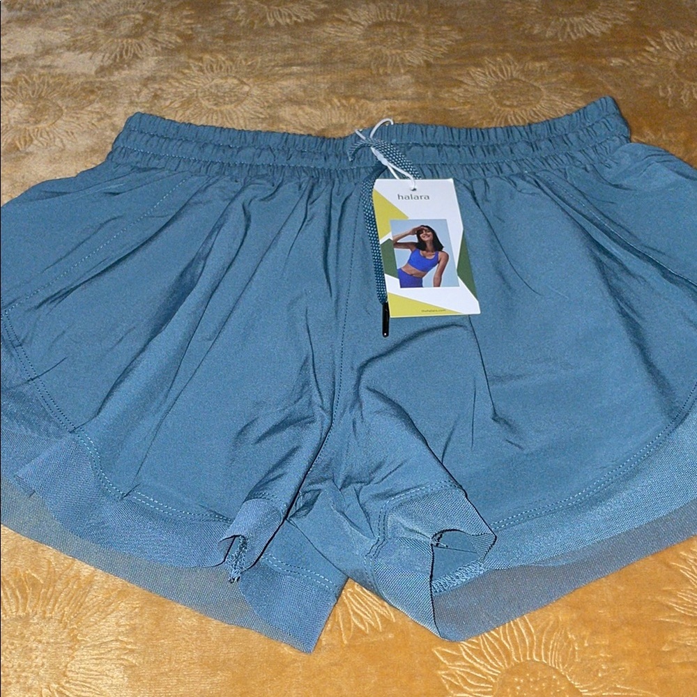 New with tags HALARA women’s shorts built in under shorts size large Deep